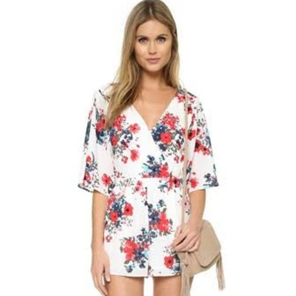 CUPCAKES & CASHMERE Kirei Romper PLAYSUIT Size 4 floral SILKY SOFT PREPPY BEACH - Picture 2 of 13